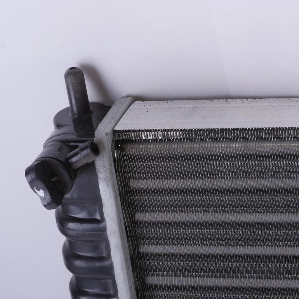 Радиатор охлаждения LADA Priora с трубопроводами и электровентилятором (алюминиевый)