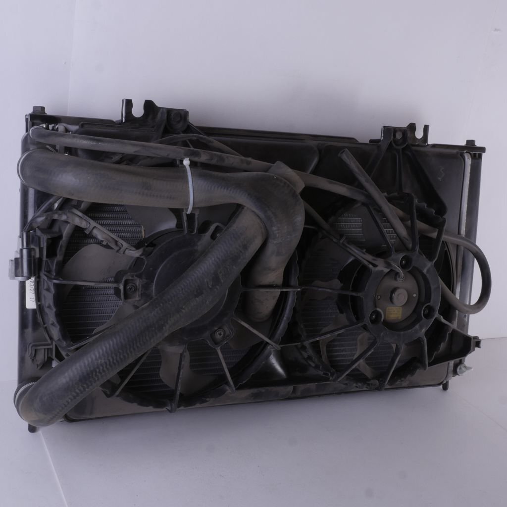 Радиатор охлаждения LADA Priora с трубопроводами и электровентилятором
