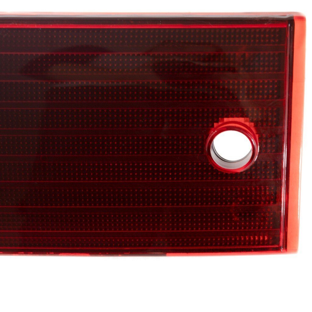 Накладка крышки багажника ВАЗ-2111 (цвет красный)