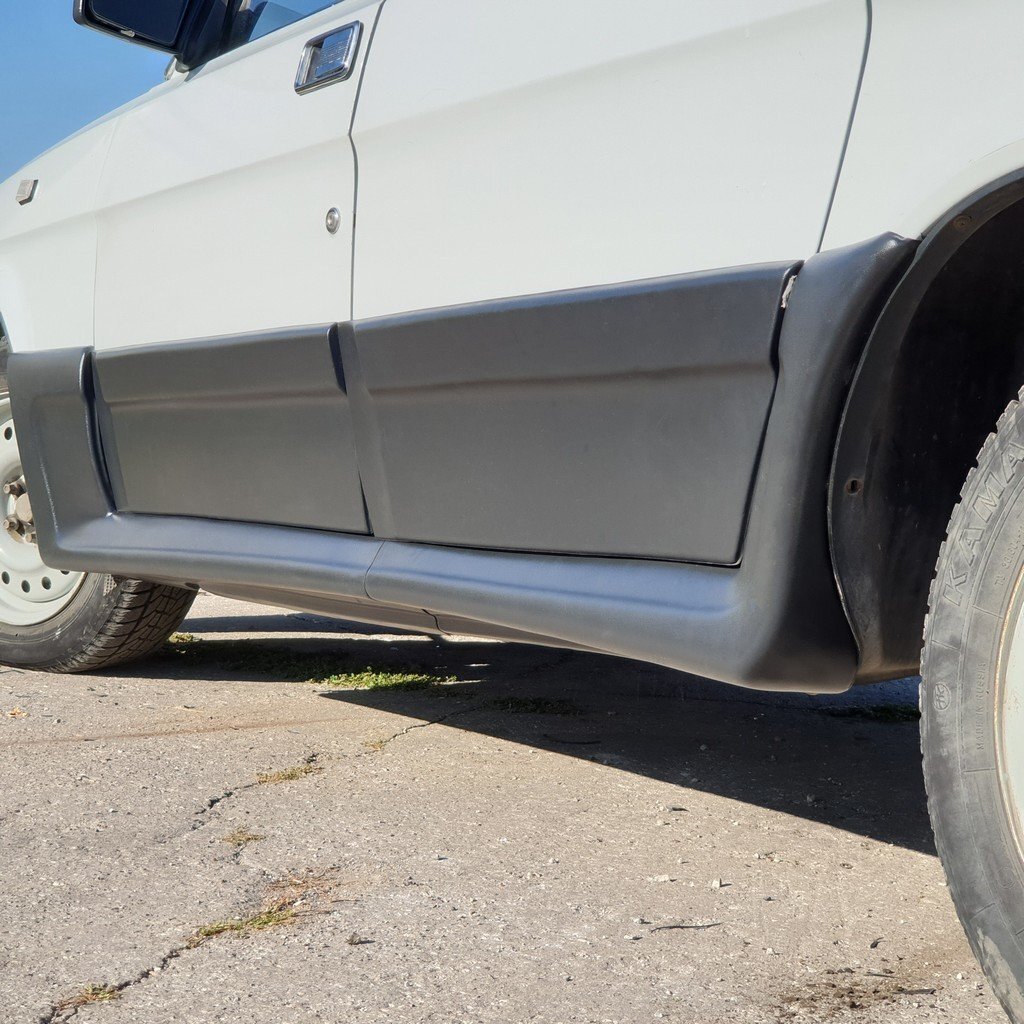 Накладки на пороги и двери ГАЗ-3110 и -31105 "Волга", комплект