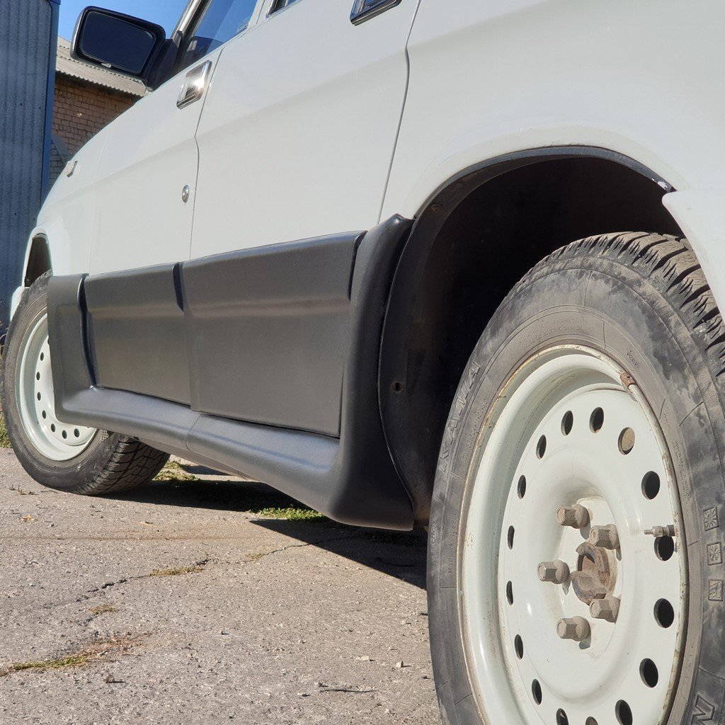 Накладки на пороги и двери ГАЗ-3110 и -31105 "Волга", комплект