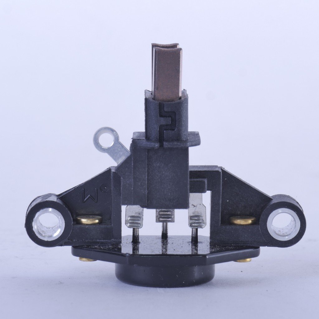 Регулятор напряжения генератора ВАЗ-2101 … -2112, LADA Samara, Priora, 4x4 и Chevrolet Niva со щеточным узлом