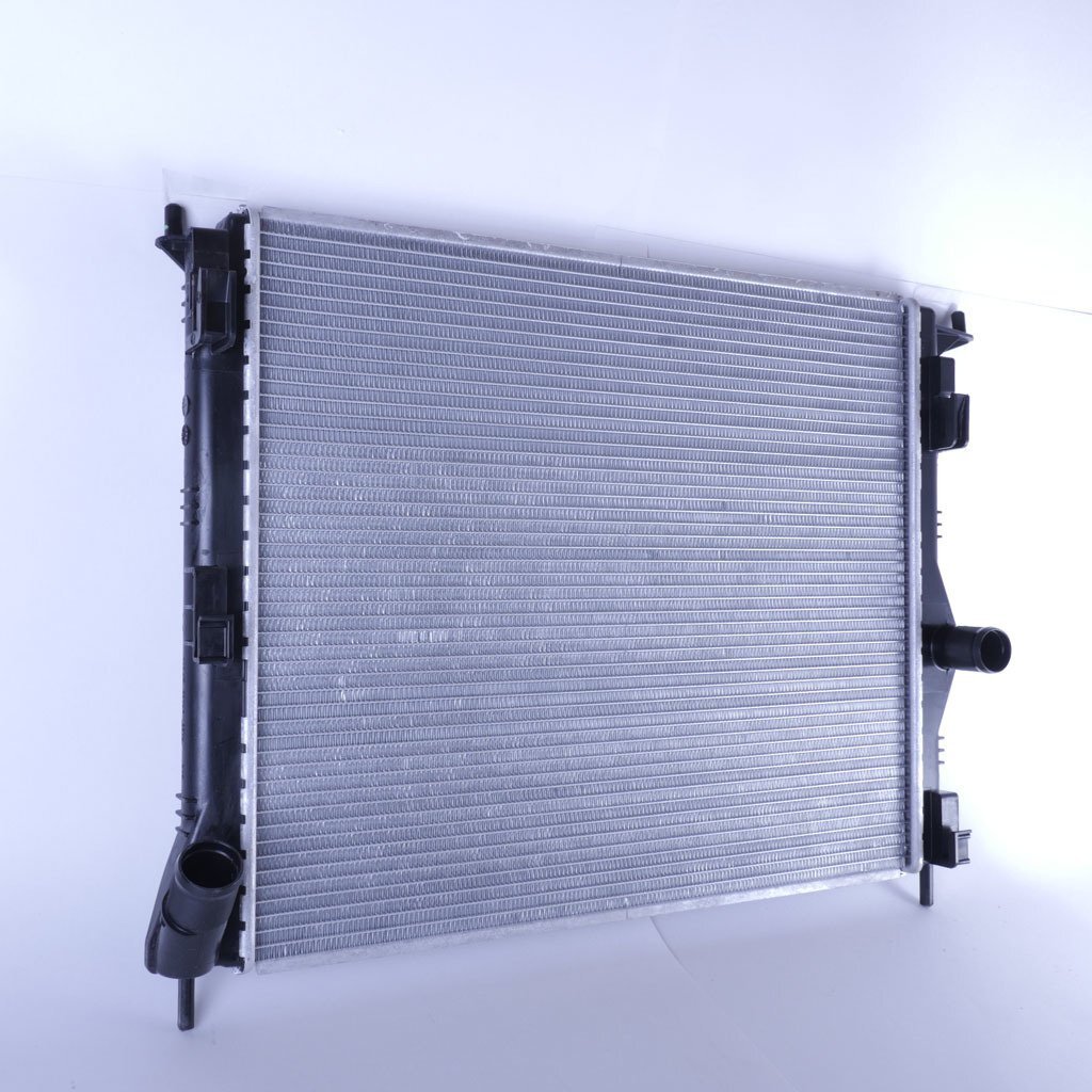 Радиатор охлаждения LADA Largus, Renault Logan, Sandero и Nissan Almera (для а/м без кондиционера)