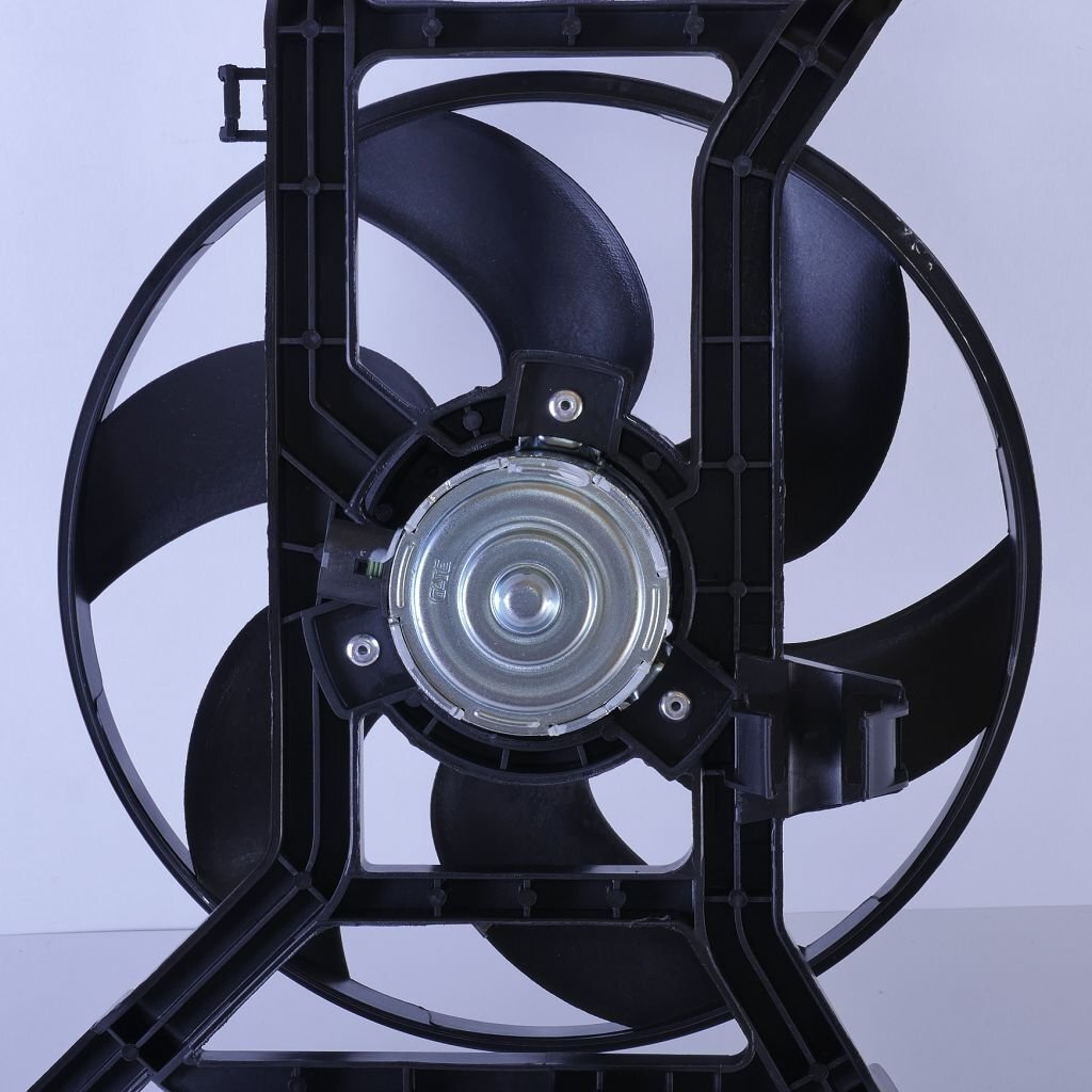 Электровентилятор охлаждения радиатора LADA Largus с кожухом (для а/м без кондиционера)