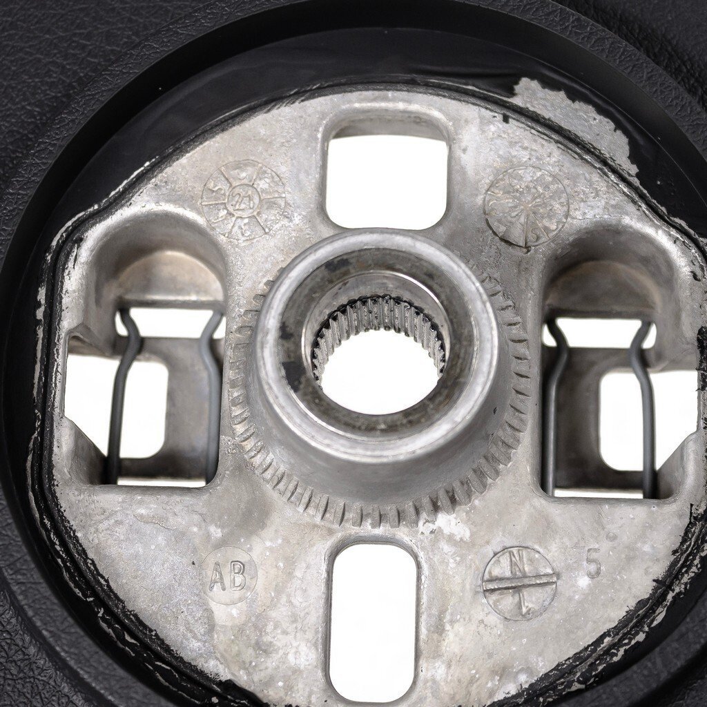 Рулевое колесо LADA Granta (с 2018 г.в.) в сборе (цвет накладки "жидкий хром")