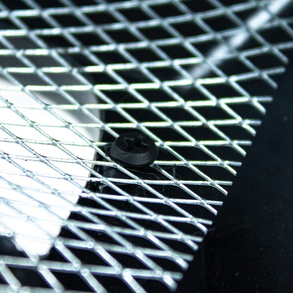 Решетка радиатора ВАЗ-2110 … -2112 с сеткой